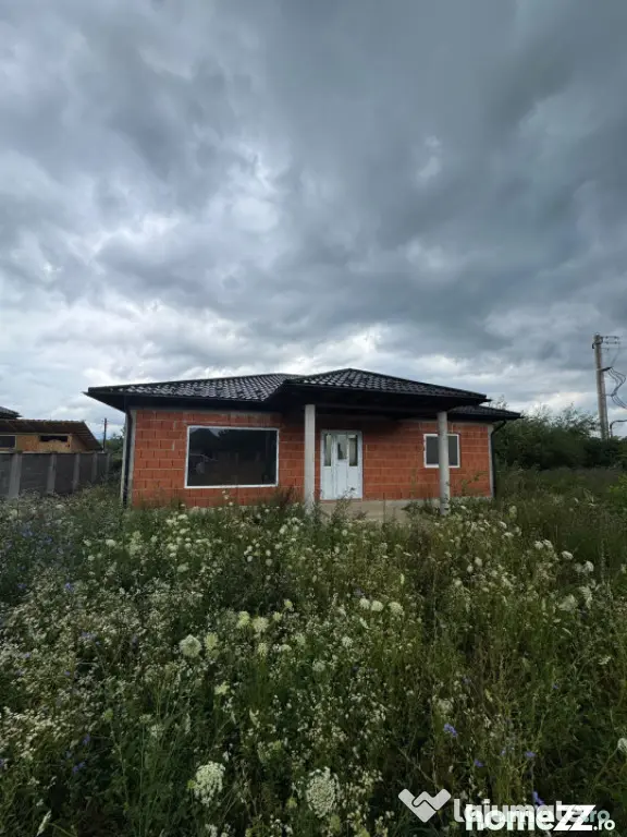 Casă la roșu, 132 mp utili, 5,6 ari, zonă Săcălășeni - Sacalaseni (Maramures)