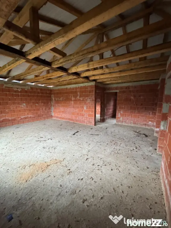 Casă la roșu, 132 mp utili, 5,6 ari, zonă Săcălășeni - Sacalaseni (Maramures)