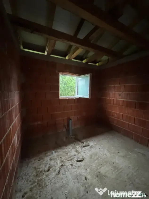 Casă la roșu, 132 mp utili, 5,6 ari, zonă Săcălășeni - Sacalaseni (Maramures)