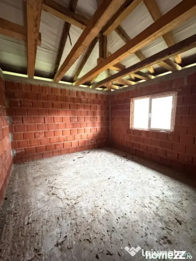 Casă la roșu, 132 mp utili, 5,6 ari, zonă Săcălășeni - Sacalaseni (Maramures)