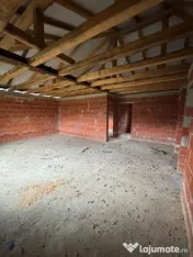 Casă la roșu, 132 mp utili, 5,6 ari, zonă liniștită –