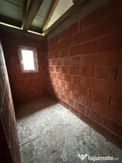 Casă la roșu, 132 mp utili, 5,6 ari, zonă liniștită –