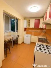 Apartament cu 3 camere mari si Luminoase, garaj inclus, etaj