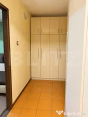 Apartament cu 3 camere mari si Luminoase, garaj inclus, etaj