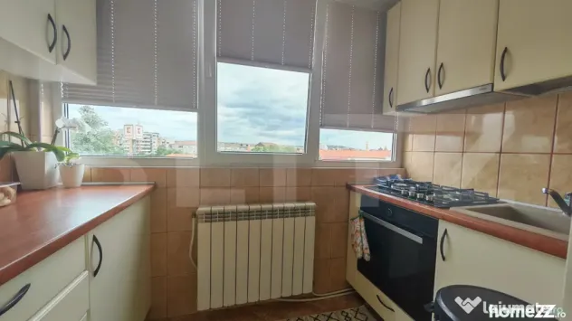 Apartament 3 camere + 2bai, renovat, mobilat si utilat moder - Oradea (Bihor)