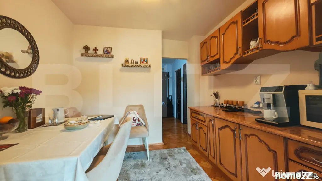 Apartament 3 camere + 2bai, renovat, mobilat si utilat moder - Oradea (Bihor)