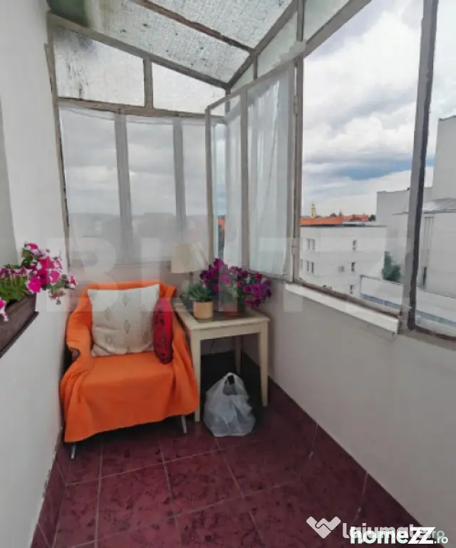 Apartament 3 camere + 2bai, renovat, mobilat si utilat moder - Oradea (Bihor)