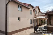 Casa stil sasesc cu garsoniera, garaj, curte, gradina, Bod, 