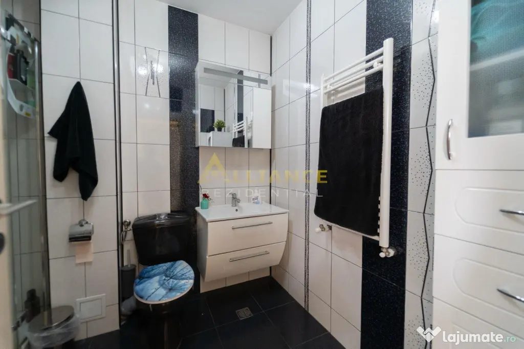 Casa P 1 M gata de mutare, situata pe Strada 1 Mai din...