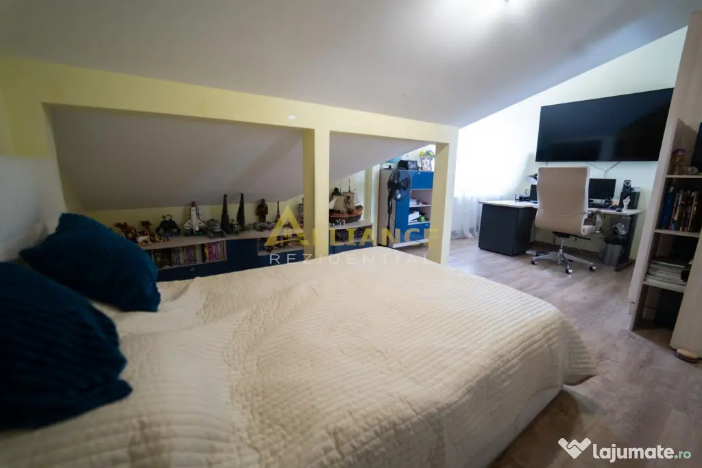Casa P 1 M gata de mutare, situata pe Strada 1 Mai din...