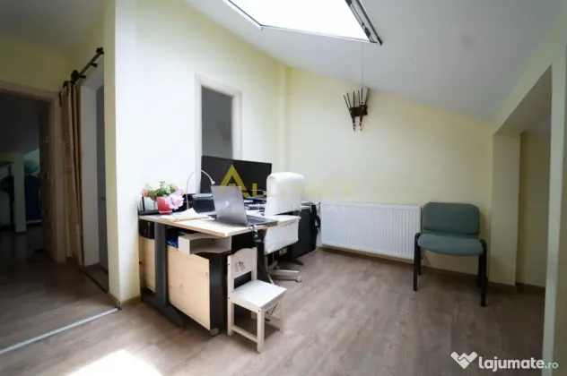 Casa P 1 M gata de mutare, situata pe Strada 1 Mai din...