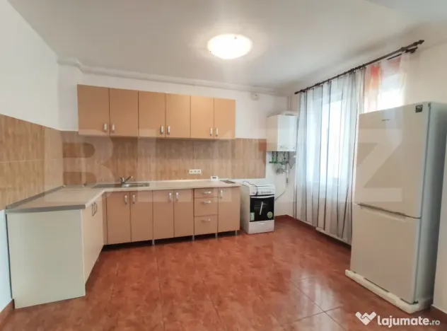 Apartament cu 2 camere, open-space, etaj 1, parcare privata