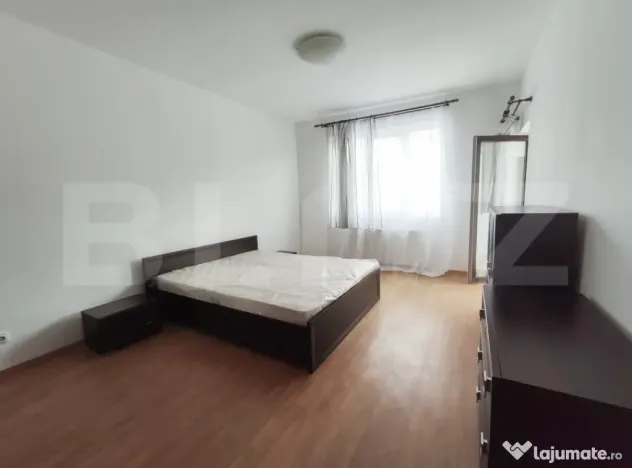 Apartament cu 2 camere, open-space, etaj 1, parcare privata