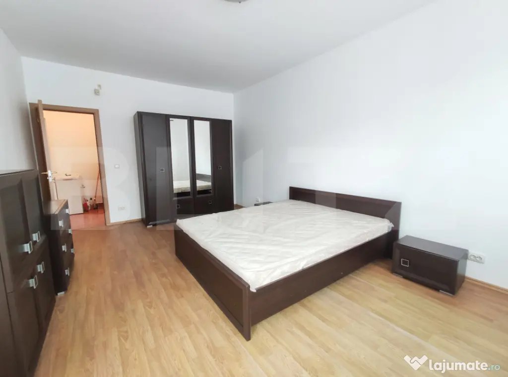 Apartament cu 2 camere, open-space, etaj 1, parcare privata