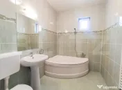 Apartament cu 2 camere, open-space, etaj 1, parcare privata