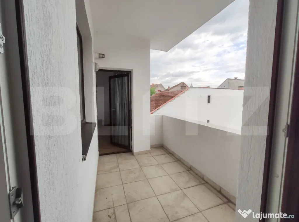 Apartament cu 2 camere, open-space, etaj 1, parcare privata