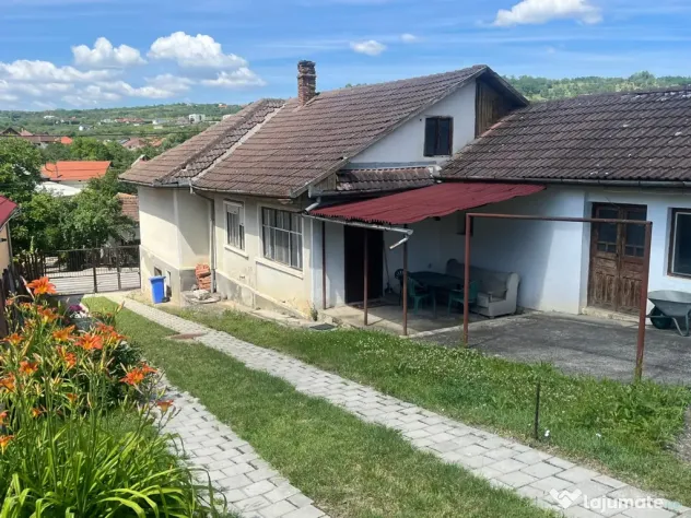 Casă individuală de vânzare