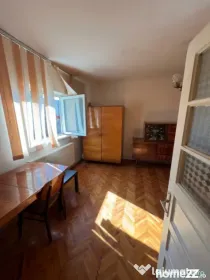 Casă P+1 de vânzare, 4 camere, aproape de centru, ideală