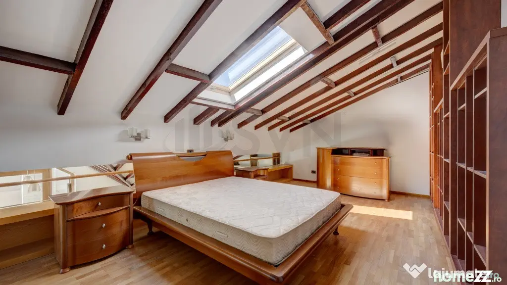 Vila spatioasa cu 6 camere si mansarda - Bucuresti (Bucuresti-Ilfov)