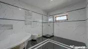 Vila spatioasa cu 6 camere si mansarda 