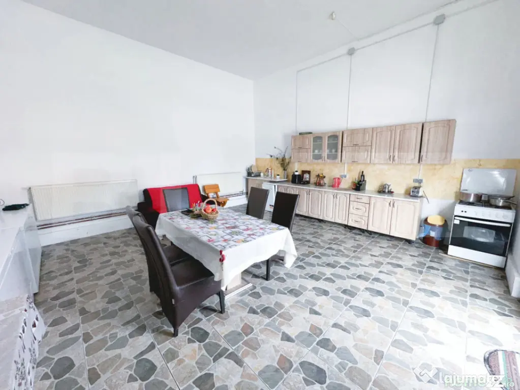 Casă și spațiu comercial de vânzare, 350 mp, zona Târn? - Tarnaveni (Mures)