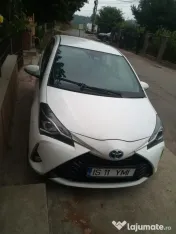 Vând Toyota Yaris Hybrid 