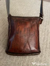Geanta crossbody din piele de sarpe. 
