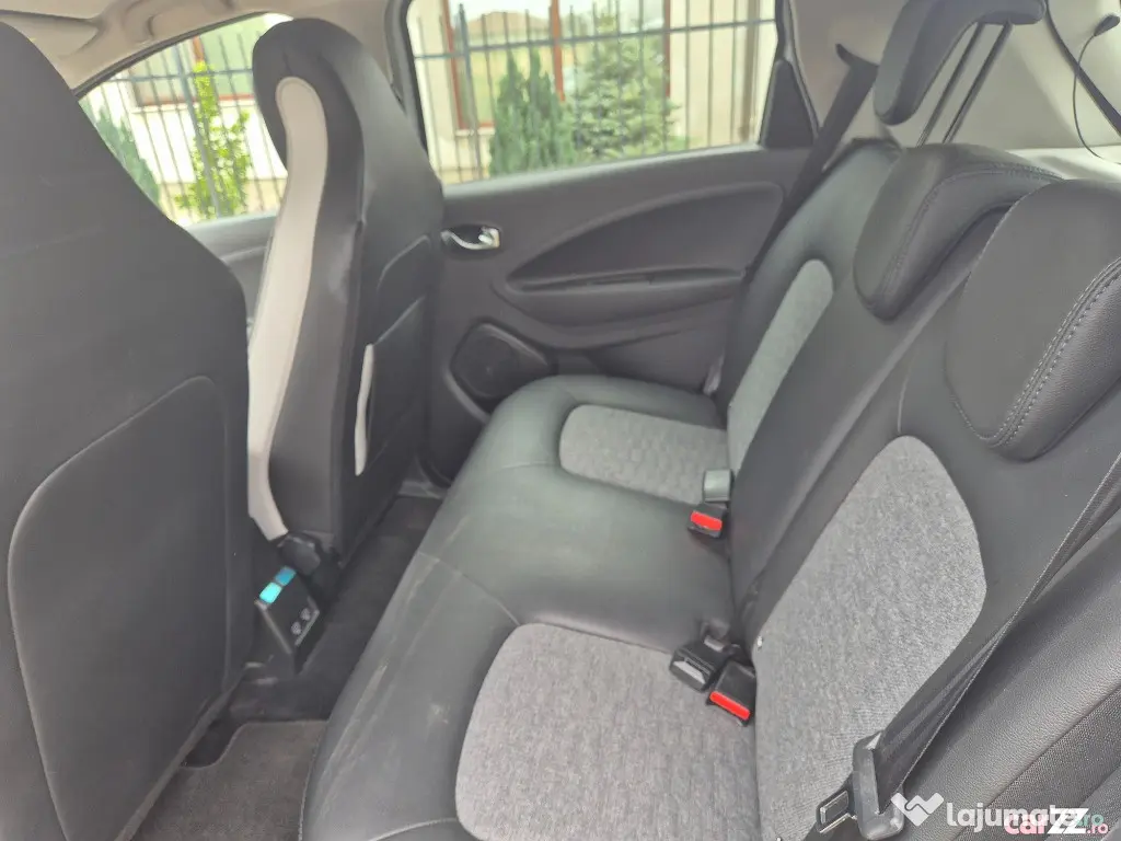 Renault Zoe 2020 52 kw, 136 cp, varianta Iconic evolution plus