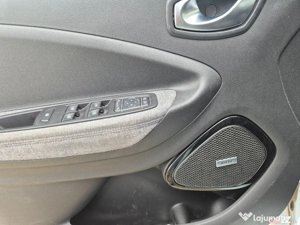 Renault Zoe 2020 52 kw, 136 cp, varianta Iconic evolution plus