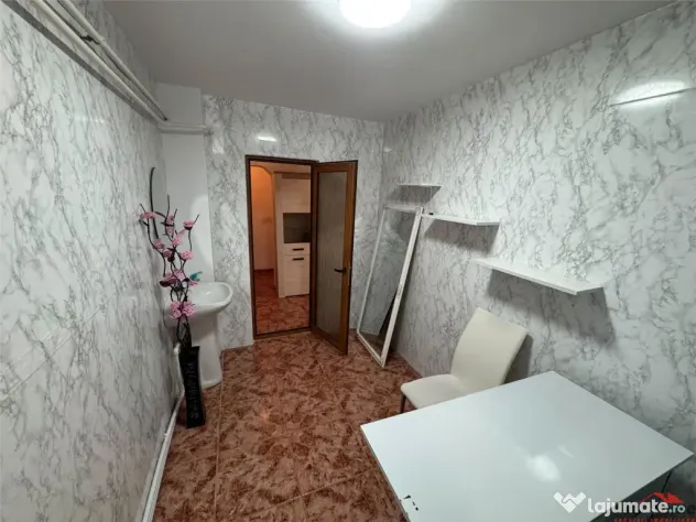 Sp comercial 36 mp, stradal, zona Sud