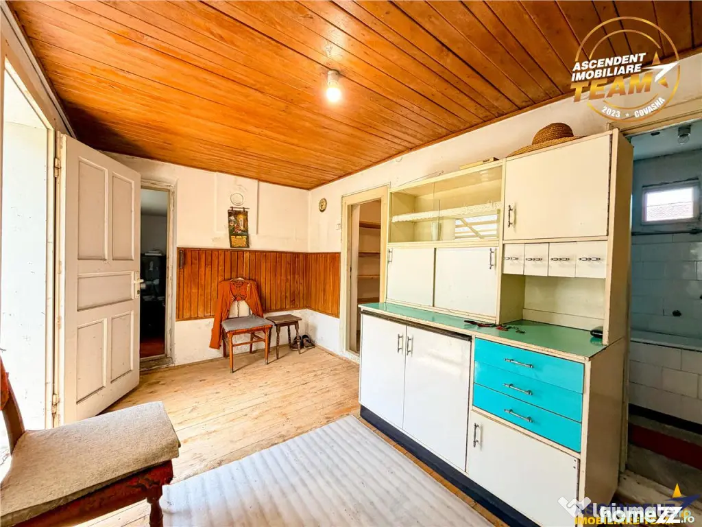 Casa din caramida cu 1.087 mp teren, pozitie centrala, utili