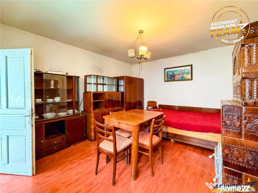 Casa din caramida cu 1.087 mp teren, pozitie centrala, utili