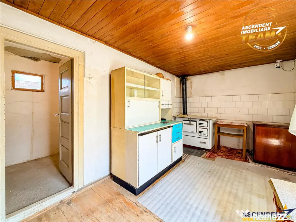 Casa din caramida cu 1.087 mp teren, pozitie centrala, utili