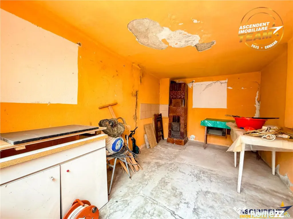 Casa din caramida cu 1.087 mp teren, pozitie centrala, utili