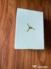 Travis Scott x Air Jordan purple/black 