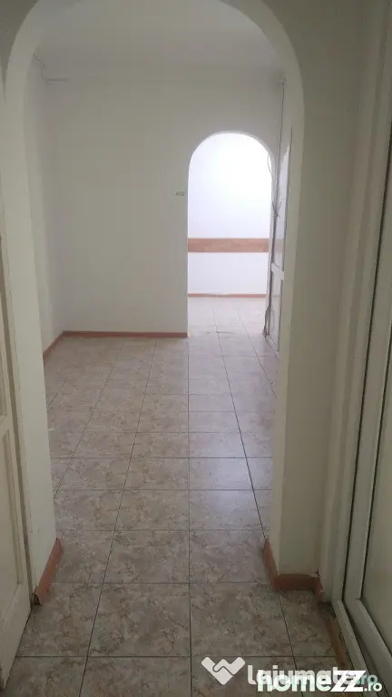 Inchiriez apartament 2 camere ultracentral/parter/constanta