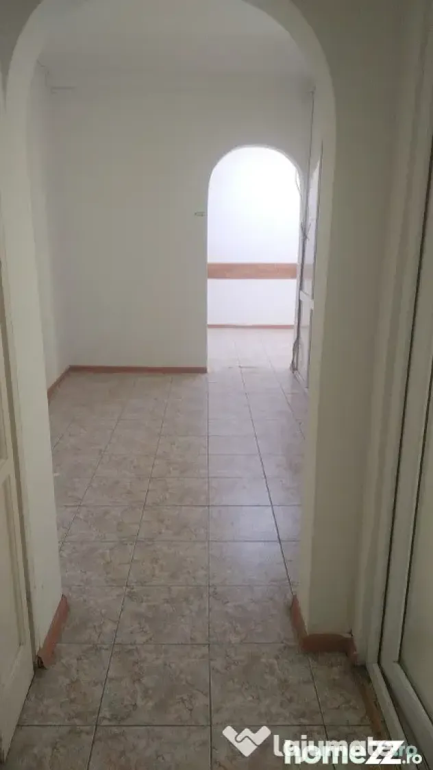 Inchiriez apartament 2 camere ultracentral/parter/constanta
