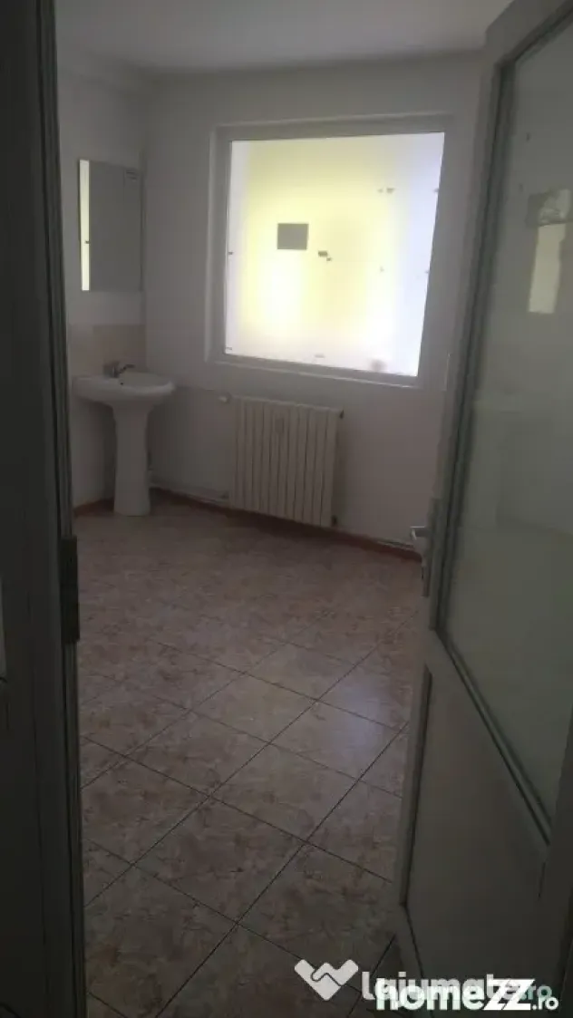 Inchiriez apartament 2 camere ultracentral/parter/constanta
