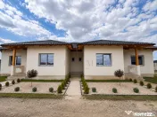 Duplex pe parter, 3 camere, toate utilitatile.