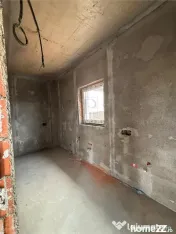 Duplex pe parter, 3 camere, toate utilitatile.
