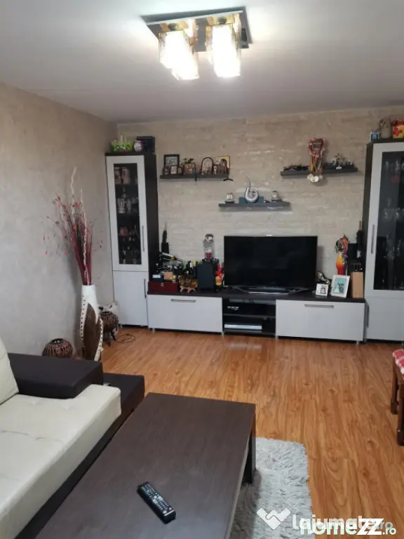 Apartament 3 camere, 77 mp, zona Vest - Ploiesti (Prahova)