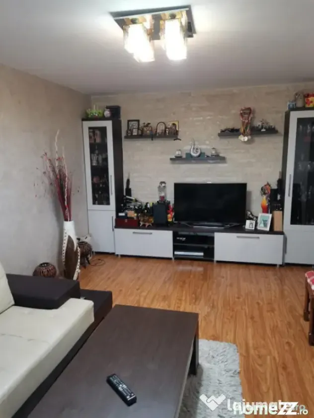 Apartament 3 camere, 77 mp, zona Vest - Ploiesti (Prahova)