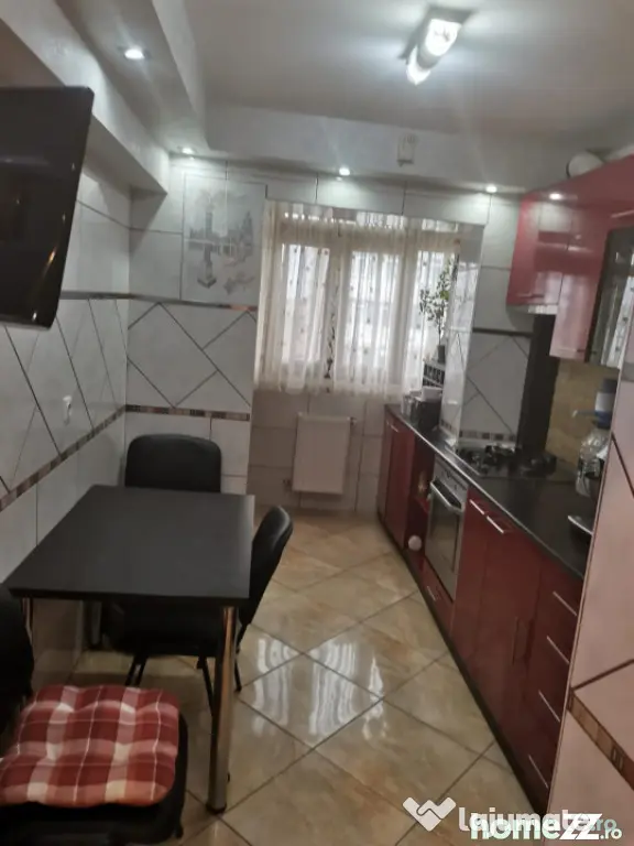 Apartament 3 camere, 77 mp, zona Vest - Ploiesti (Prahova)