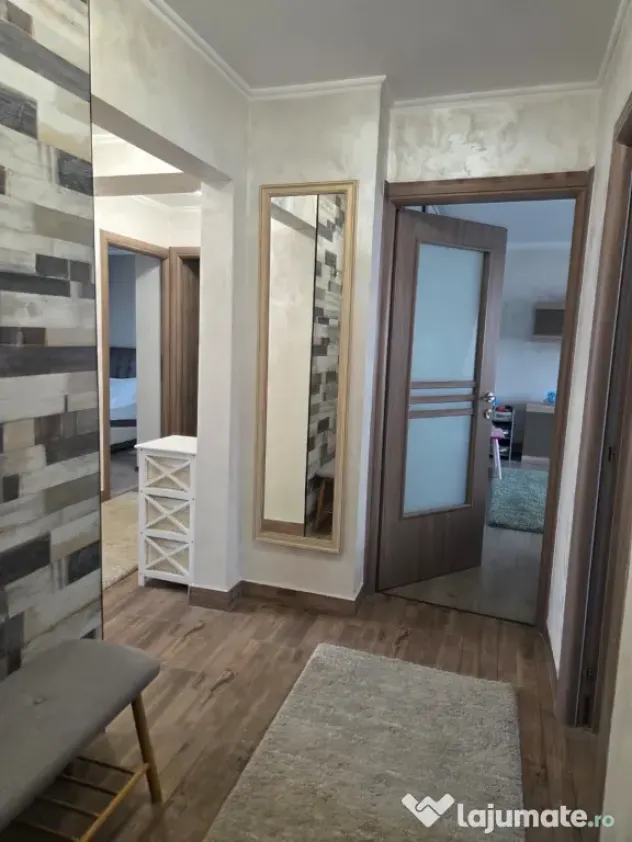 Apartament 3 camere, 2 balcoane, 2 bai, zona 1 Mai, Ramnicu Valcea