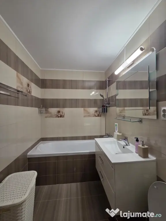 Apartament 3 camere, 2 balcoane, 2 bai, zona 1 Mai, Ramnicu Valcea