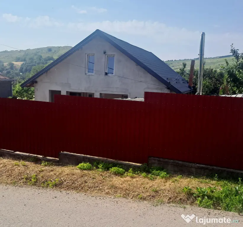 Casa de vanzare + 800 mp teren Baiceni, Curtesti Botosani
