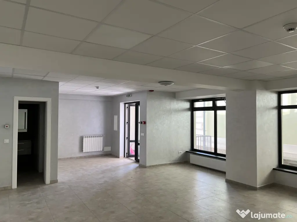 De inchiriat spațiu comercial nou, parcare, zonă centrala