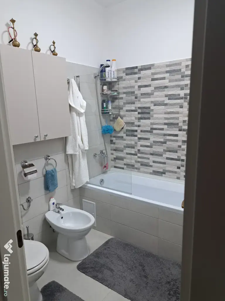 Vând apartament 2 camere în Bucium