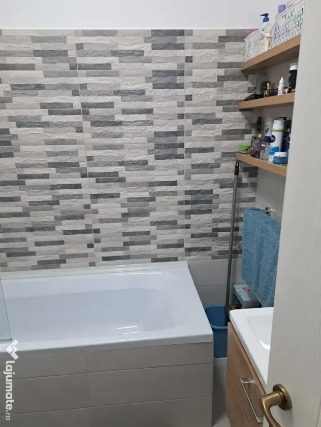 Vând apartament 2 camere în Bucium