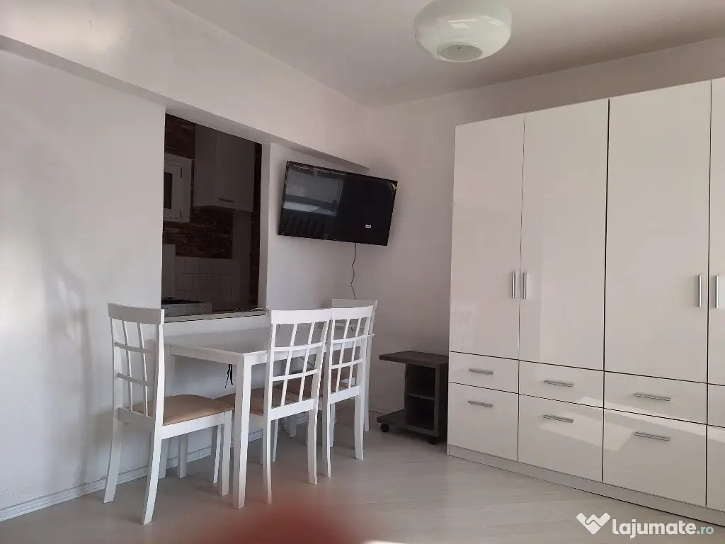 Garsonieră de închiriat incepand cu 01 August 2026 zona Judetean